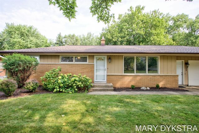 585 Huizenga Avenue, Zeeland, MI 49464