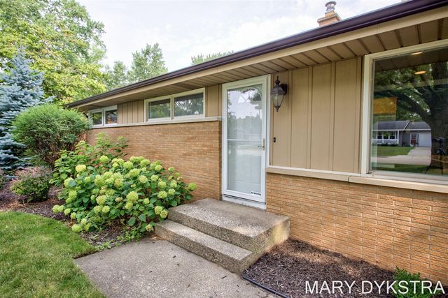 585 Huizenga Avenue, Zeeland, MI 49464