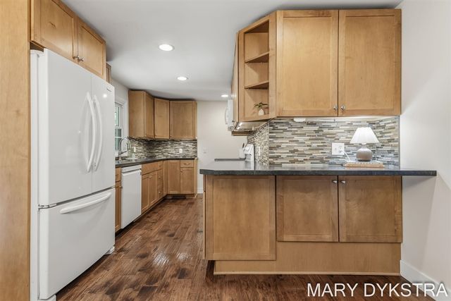 585 Huizenga Avenue, Zeeland, MI 49464