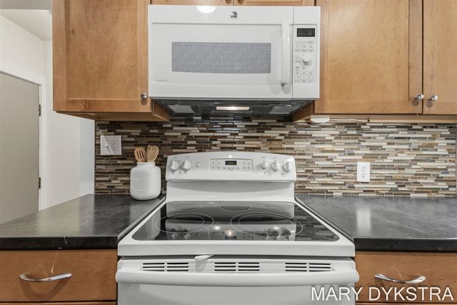 585 Huizenga Avenue, Zeeland, MI 49464