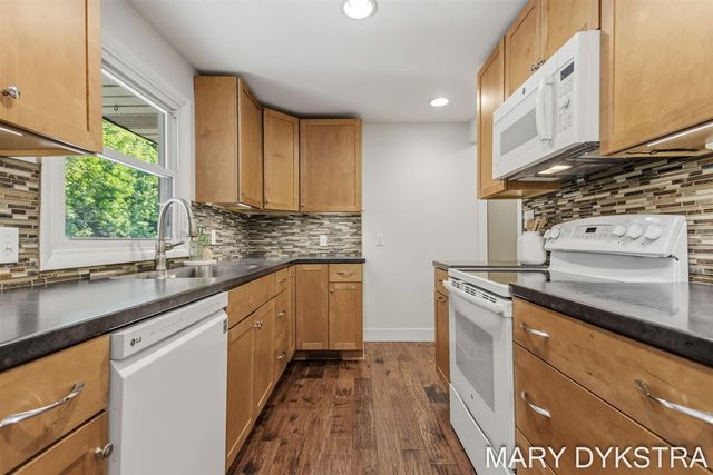 585 Huizenga Avenue, Zeeland, MI 49464