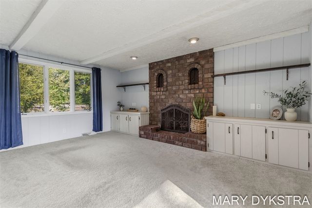 585 Huizenga Avenue, Zeeland, MI 49464