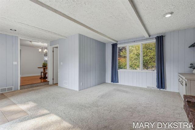 585 Huizenga Avenue, Zeeland, MI 49464