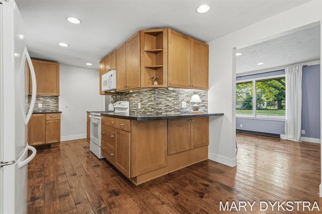 585 Huizenga Avenue, Zeeland, MI 49464