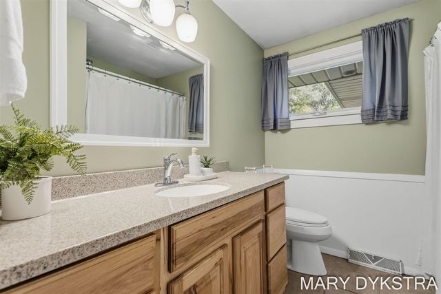 585 Huizenga Avenue, Zeeland, MI 49464