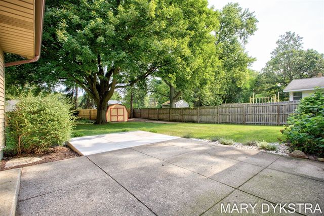 585 Huizenga Avenue, Zeeland, MI 49464