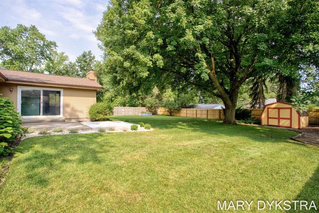 585 Huizenga Avenue, Zeeland, MI 49464