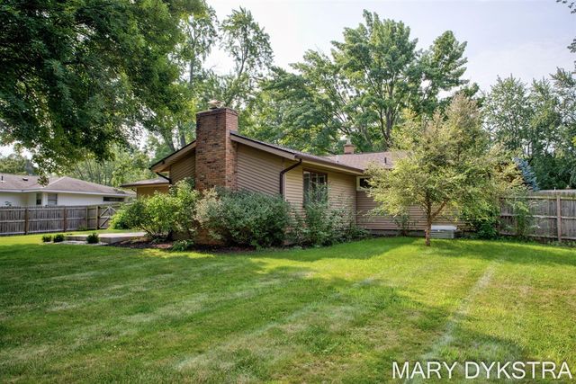 585 Huizenga Avenue, Zeeland, MI 49464