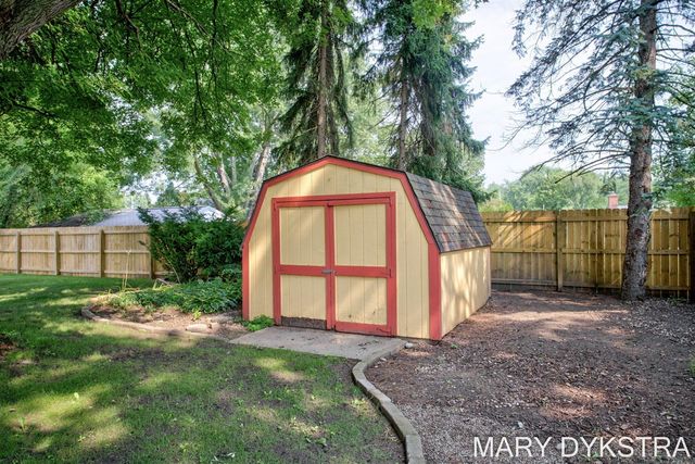 585 Huizenga Avenue, Zeeland, MI 49464