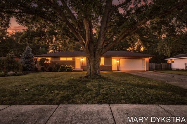 585 Huizenga Avenue, Zeeland, MI 49464