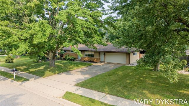 585 Huizenga Avenue, Zeeland, MI 49464
