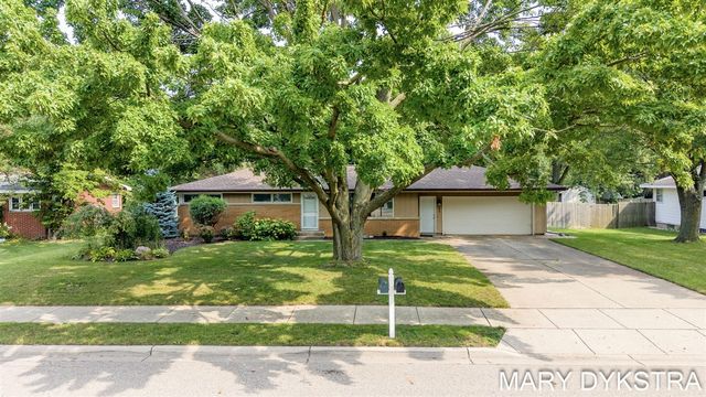 585 Huizenga Avenue, Zeeland, MI 49464