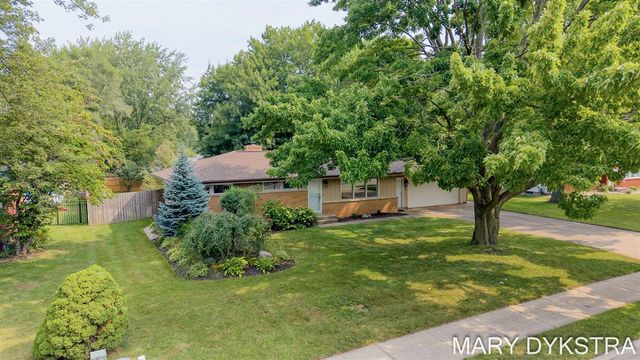 585 Huizenga Avenue, Zeeland, MI 49464