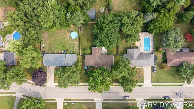 585 Huizenga Avenue, Zeeland, MI 49464