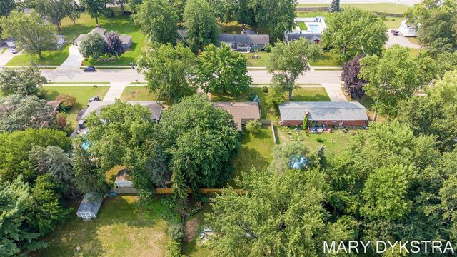 585 Huizenga Avenue, Zeeland, MI 49464
