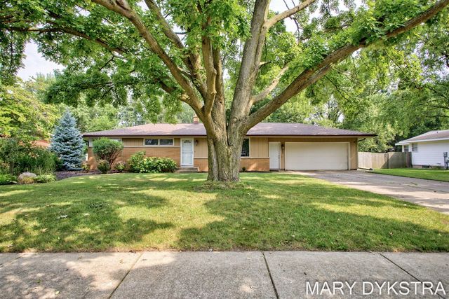 585 Huizenga Avenue, Zeeland, MI 49464