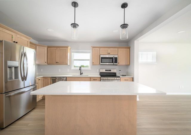 475 Savannah Drive, Oregon, WI 53575