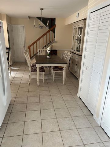 233B Springmeadow Drive B, Holbrook, NY 11741