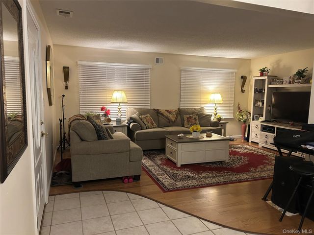 233B Springmeadow Drive B, Holbrook, NY 11741