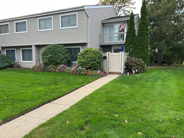 233B Springmeadow Drive B, Holbrook, NY 11741