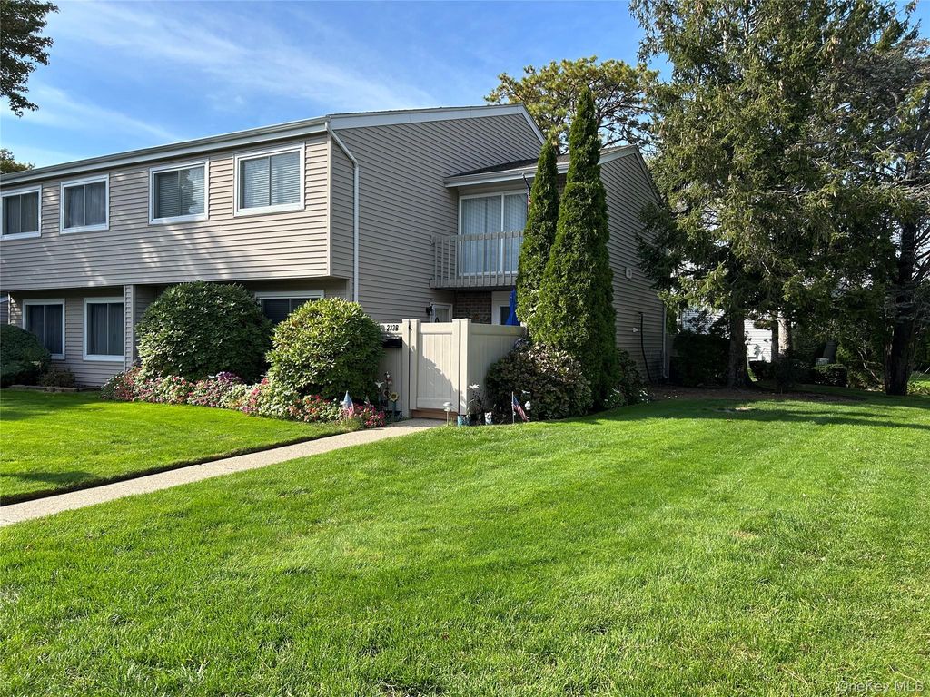 233B Springmeadow Drive B, Holbrook, NY 11741