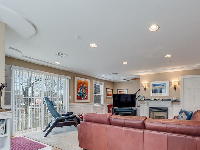 1328 Broadway 3, Somerville, MA 02144