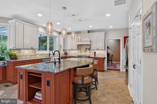 1613 CHATHAMS FORD PL, Vienna, VA 22182