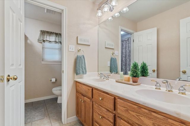 1216 Darbyton Drive, Hewitt, TX 76643