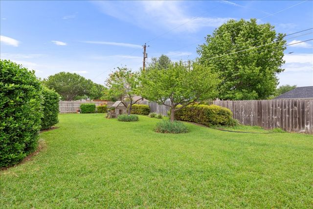 1216 Darbyton Drive, Hewitt, TX 76643