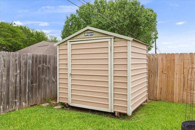 1216 Darbyton Drive, Hewitt, TX 76643
