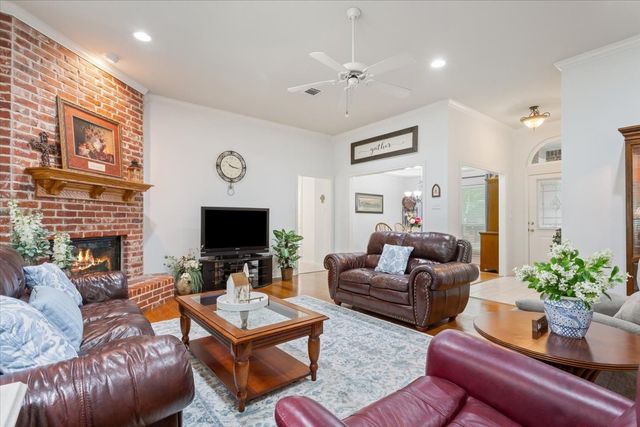 1216 Darbyton Drive, Hewitt, TX 76643