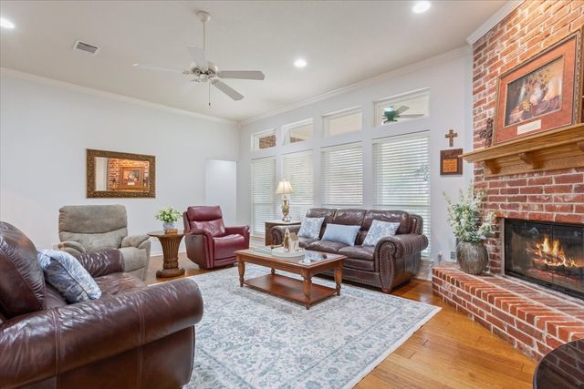 1216 Darbyton Drive, Hewitt, TX 76643