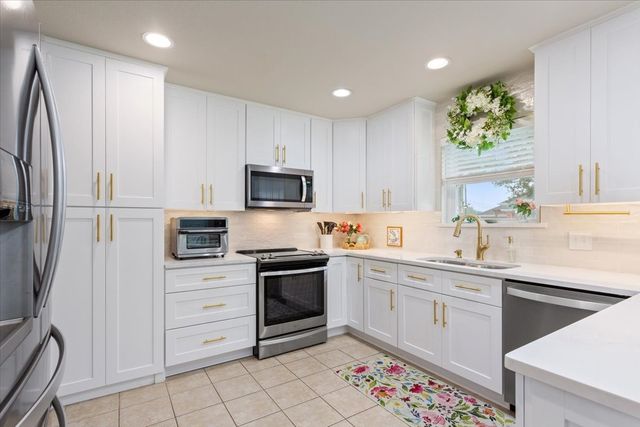 1216 Darbyton Drive, Hewitt, TX 76643