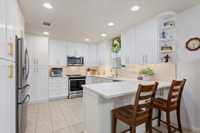 1216 Darbyton Drive, Hewitt, TX 76643