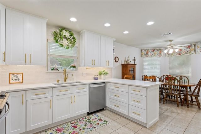 1216 Darbyton Drive, Hewitt, TX 76643