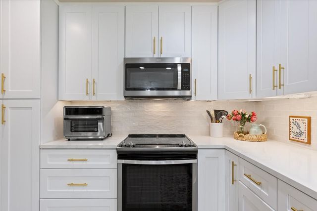 1216 Darbyton Drive, Hewitt, TX 76643