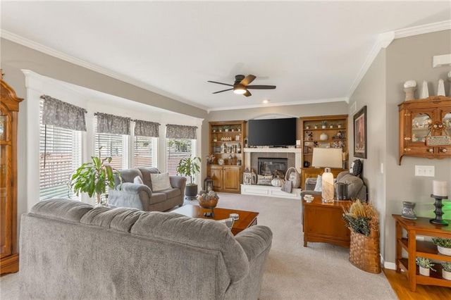 661 N Poplar Circle, Gardner, KS 66030