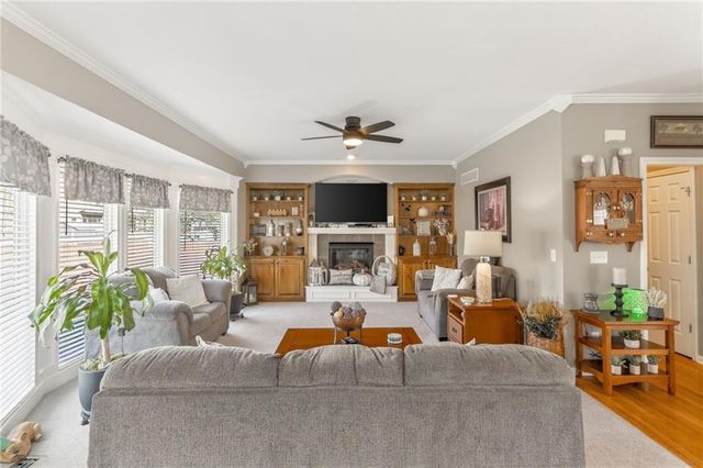 661 N Poplar Circle, Gardner, KS 66030