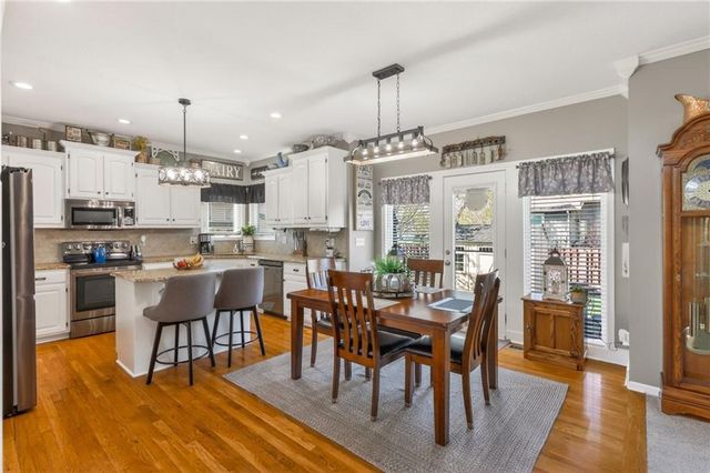 661 N Poplar Circle, Gardner, KS 66030