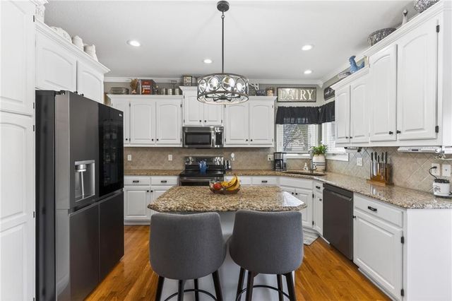 661 N Poplar Circle, Gardner, KS 66030