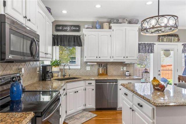 661 N Poplar Circle, Gardner, KS 66030