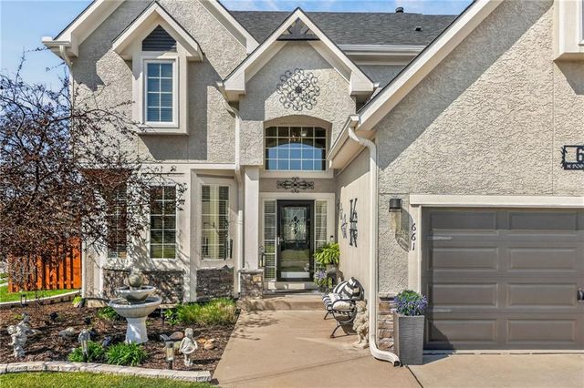 661 N Poplar Circle, Gardner, KS 66030