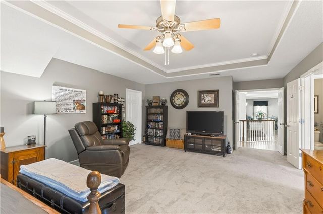 661 N Poplar Circle, Gardner, KS 66030