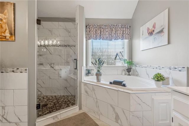 661 N Poplar Circle, Gardner, KS 66030