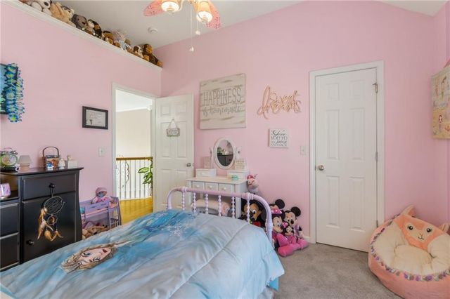 661 N Poplar Circle, Gardner, KS 66030