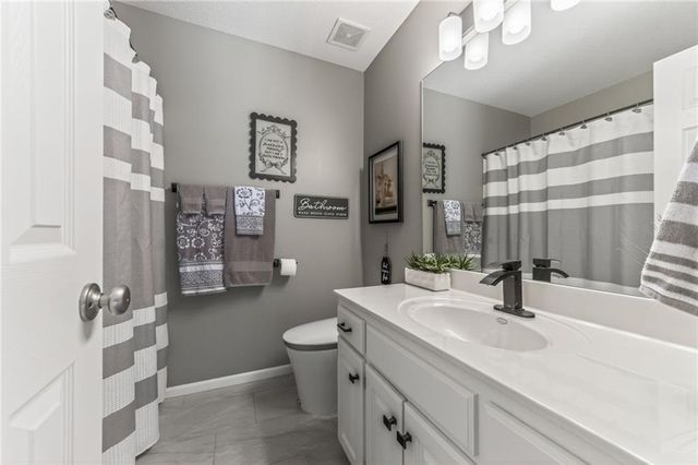 661 N Poplar Circle, Gardner, KS 66030