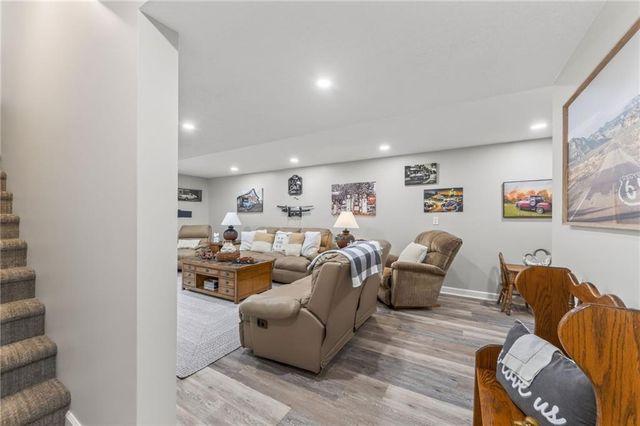 661 N Poplar Circle, Gardner, KS 66030