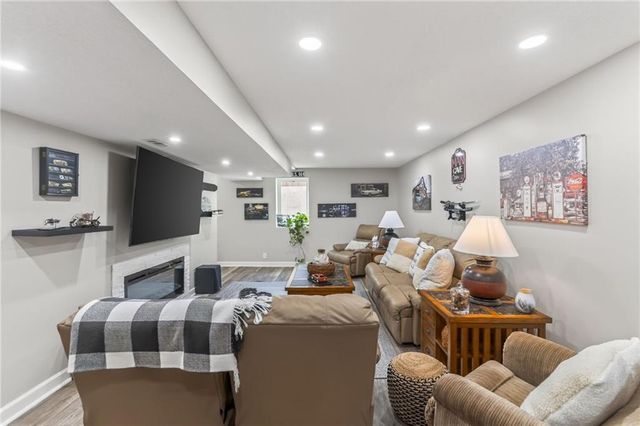 661 N Poplar Circle, Gardner, KS 66030