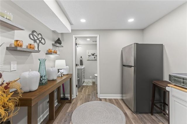 661 N Poplar Circle, Gardner, KS 66030