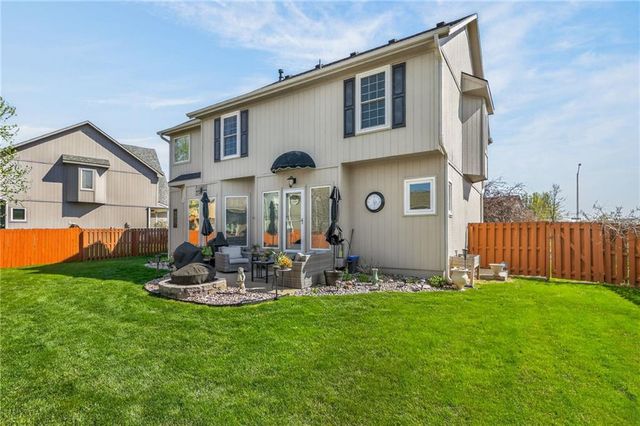 661 N Poplar Circle, Gardner, KS 66030